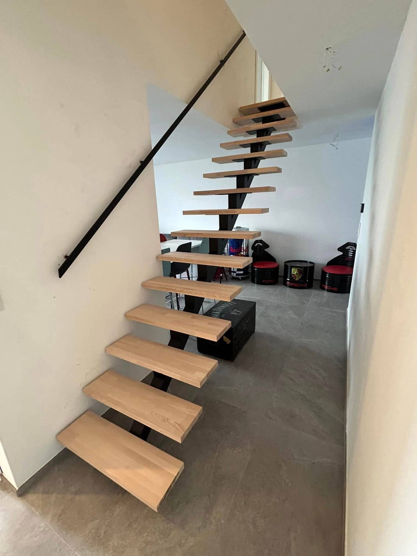 Escalier limon central — marches chêne